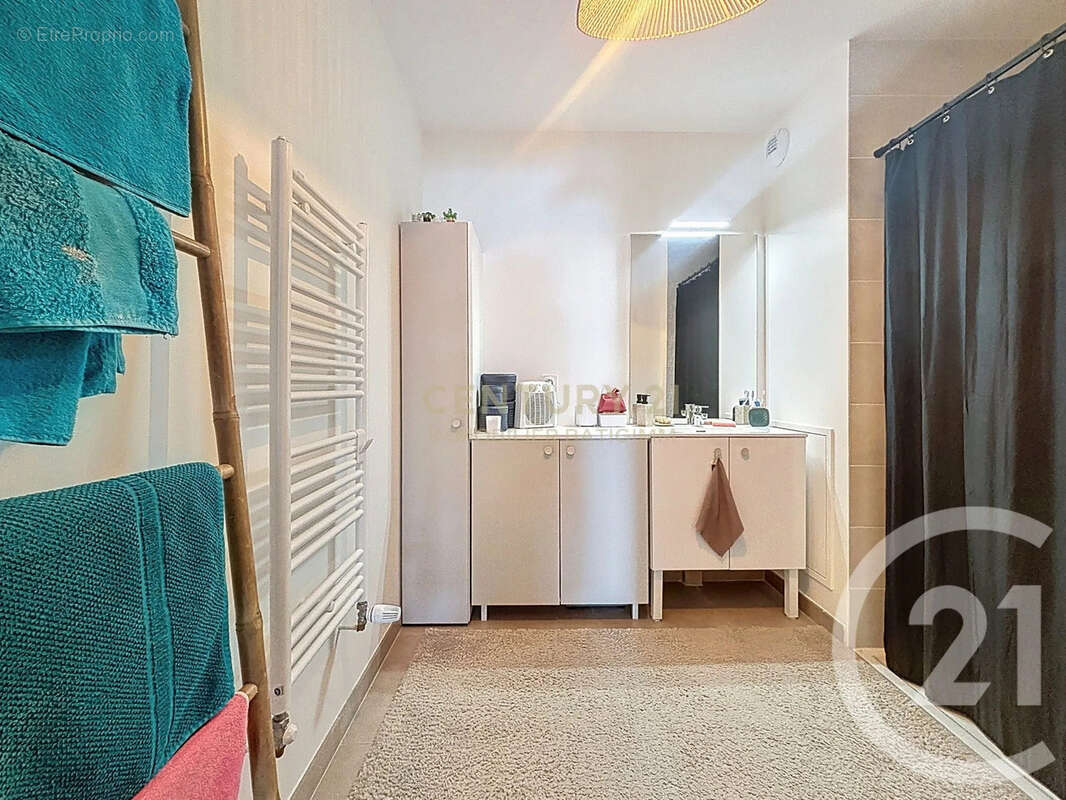 Appartement à L'ISLE-D'ABEAU