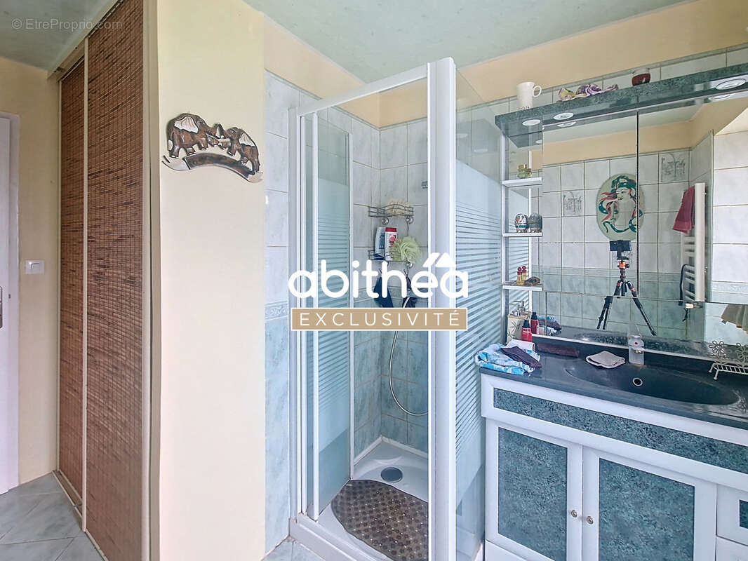 Maison à NIEUL-LE-VIROUIL