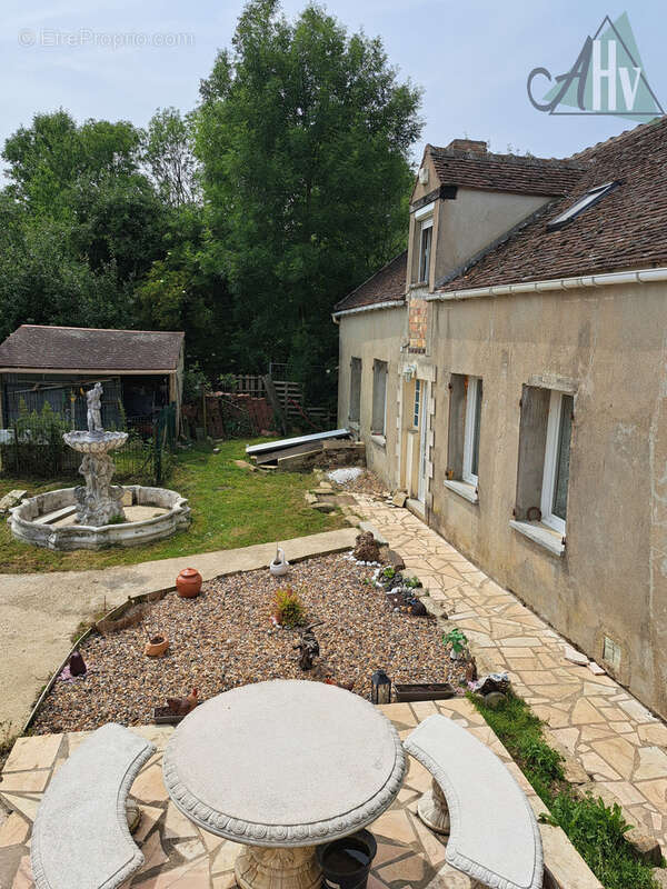 Maison à VILLENEUVE-LA-GUYARD