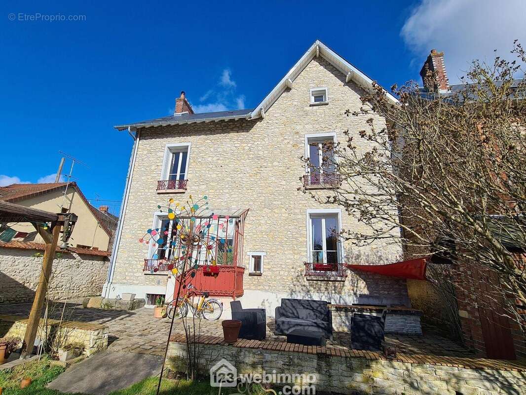 Venez visiter cette belle maison bourgeoise de 160 m². - Maison à GIRONVILLE-SUR-ESSONNE