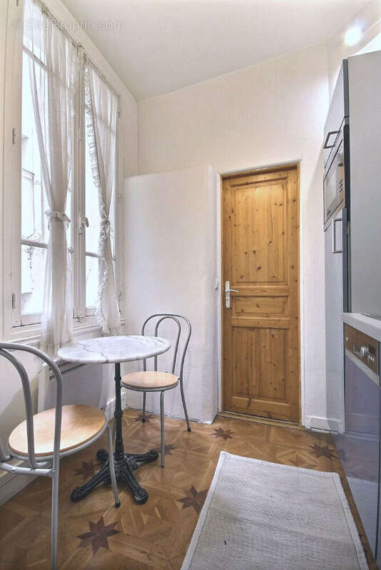 Appartement à PARIS-1E