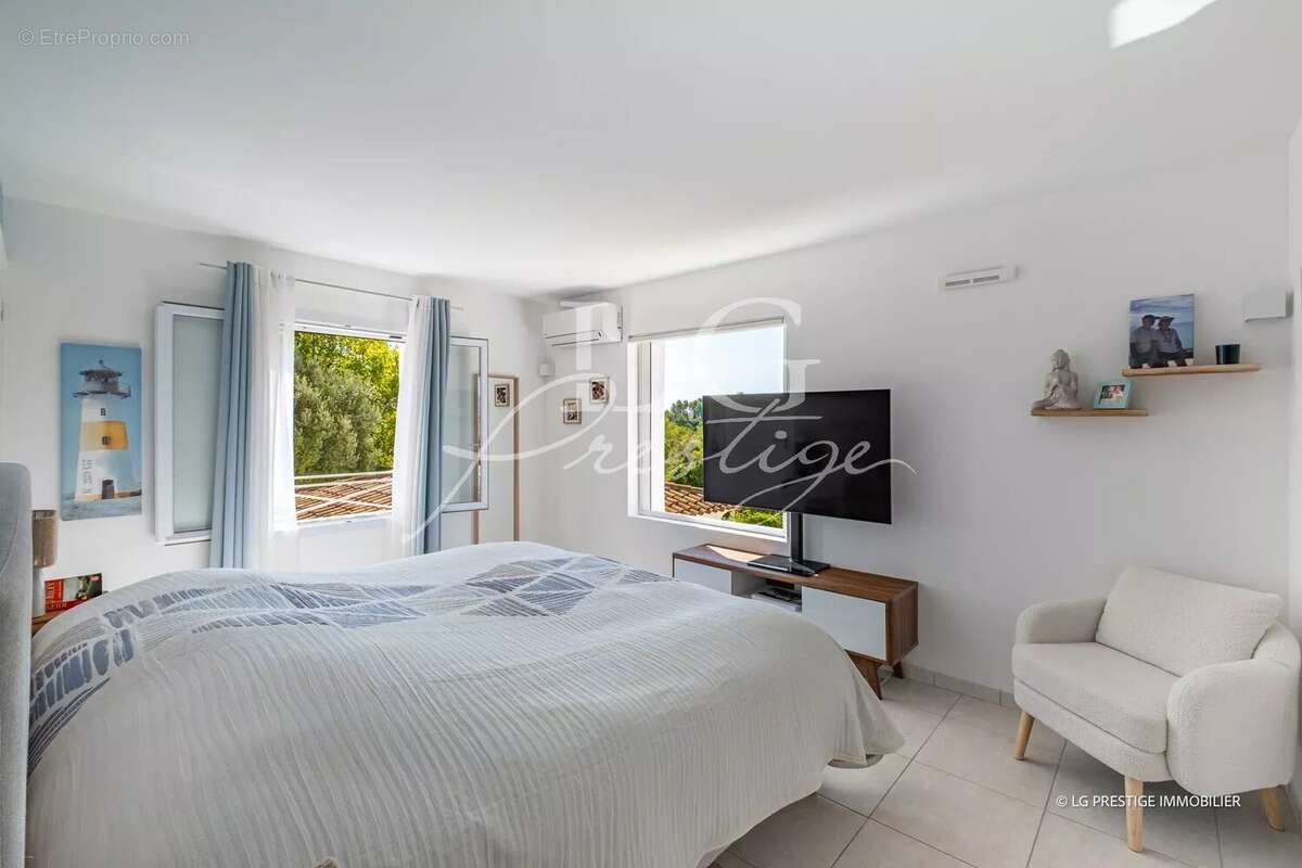 Maison à BAGNOLS-EN-FORET