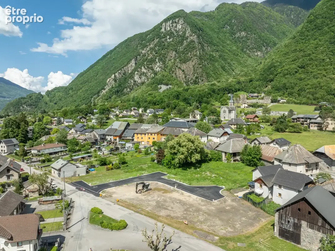 Lot 6 - terrain constructible viabilise, libre de constructeur et plat de 378 m2. - photo 6