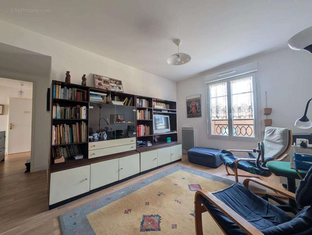 Appartement à LES CLAYES-SOUS-BOIS