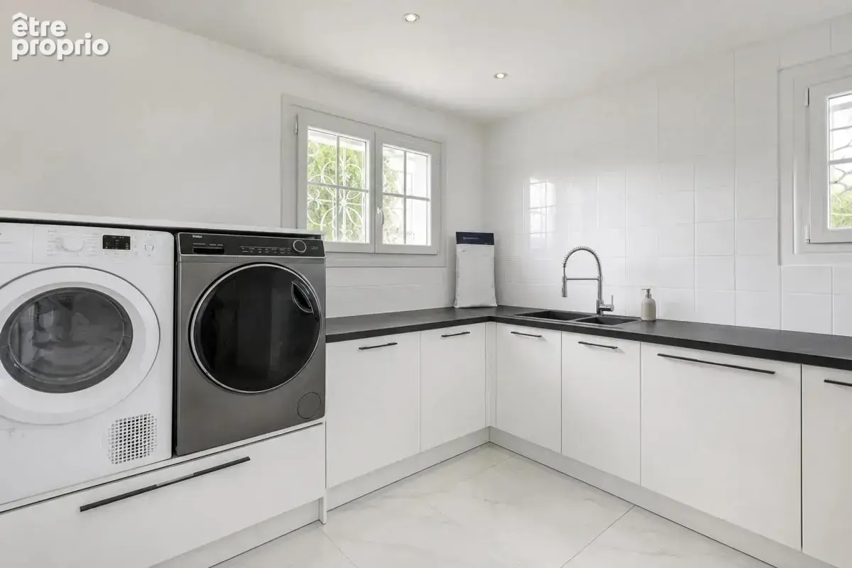 Villa de prestige à Saint-Laurent-de-Mur 450 m² - photo 13
