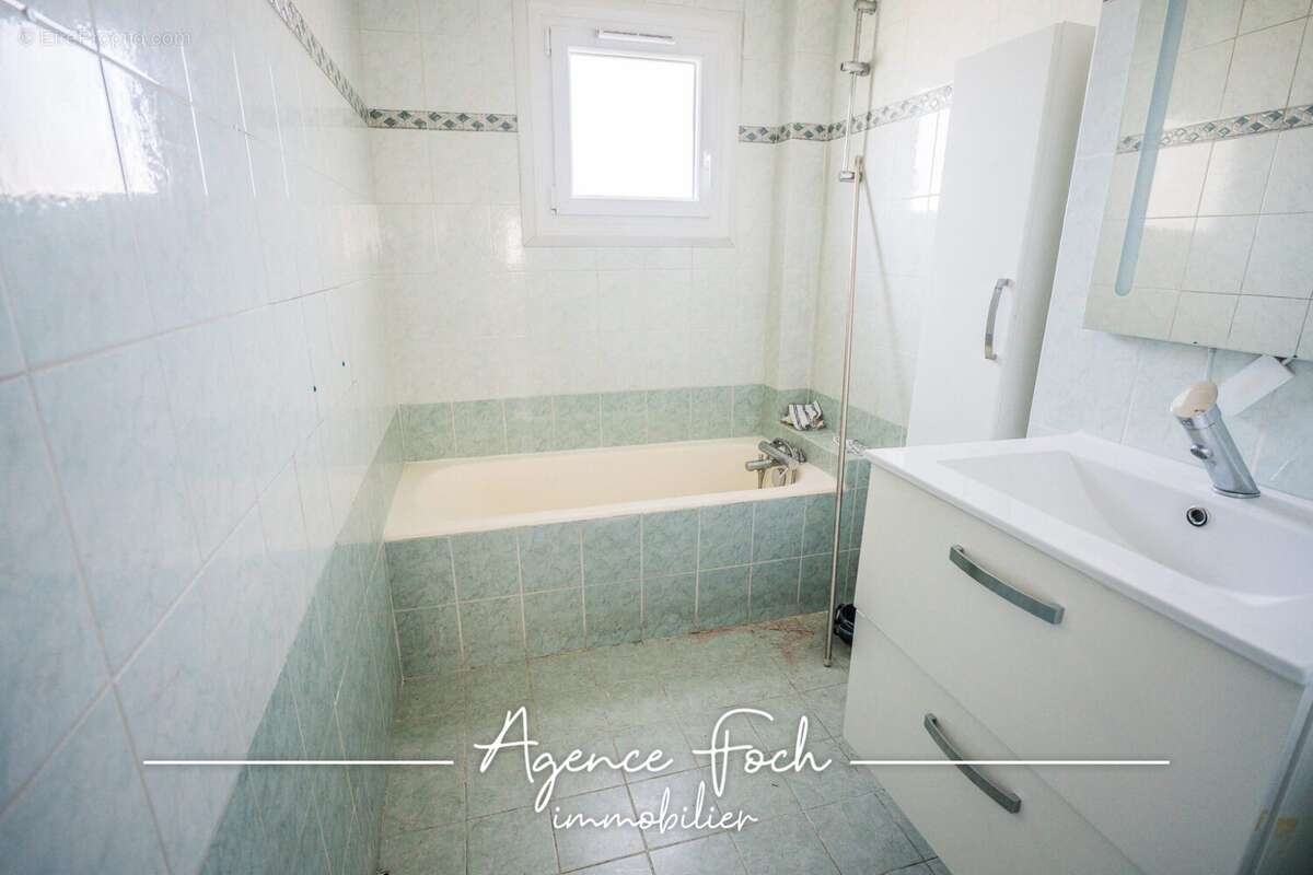Appartement à AUREILHAN