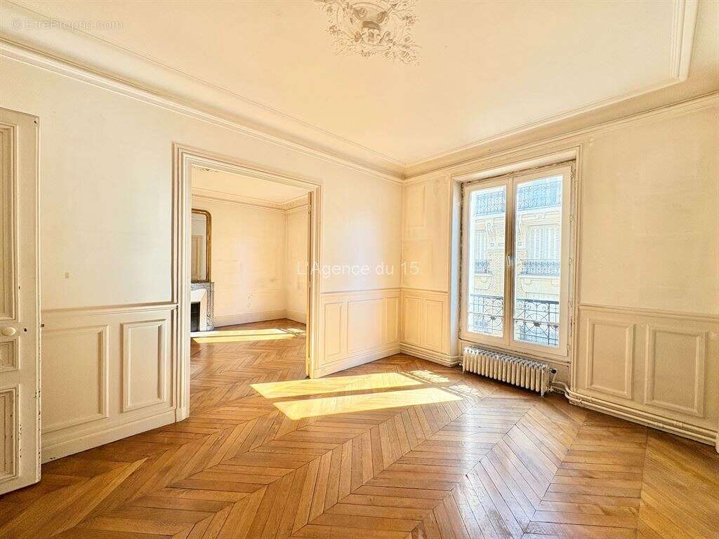 Mairie du 15ème / superbe haussmanien 4 pieces / cave / jardin commun / - photo 2