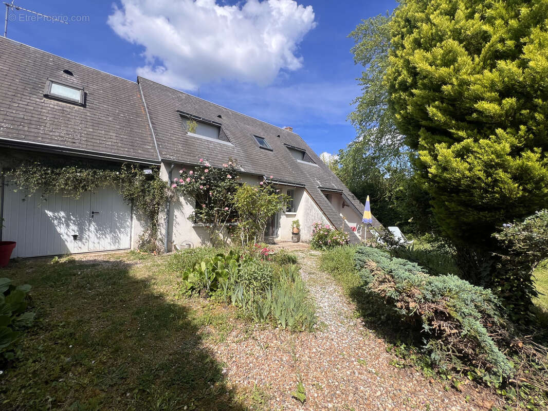 Maison à LA VILLE-AUX-DAMES