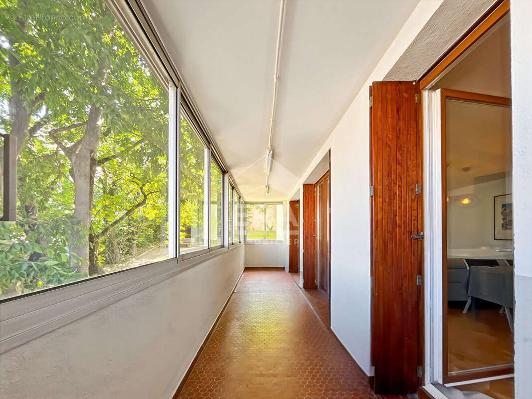 Appartement à MARSEILLE-4E