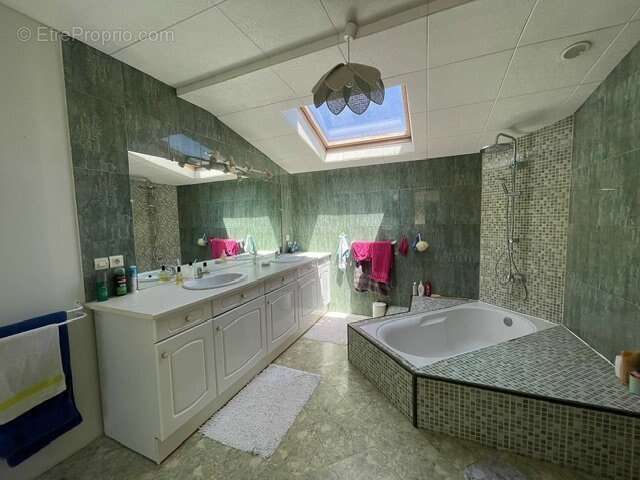Maison bourgeoise - 201 m², piscine, studio indépendant et vue dégagée ! - photo 12