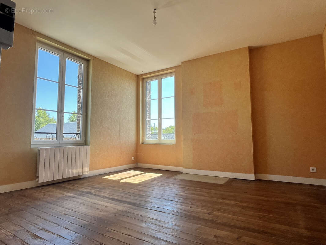 Maison bourgeoise en briques avec dépendance, jardin 1900m2 et fort potentiel- Proche VIMOUTIERS - photo 18