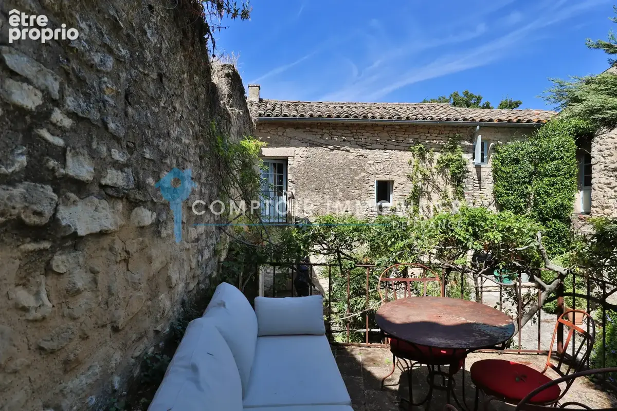 Dept 84 - Goult - Ravissante et atypique propriété en pierre 150 m2 + terrain avec garage et piscine non atten - photo 25
