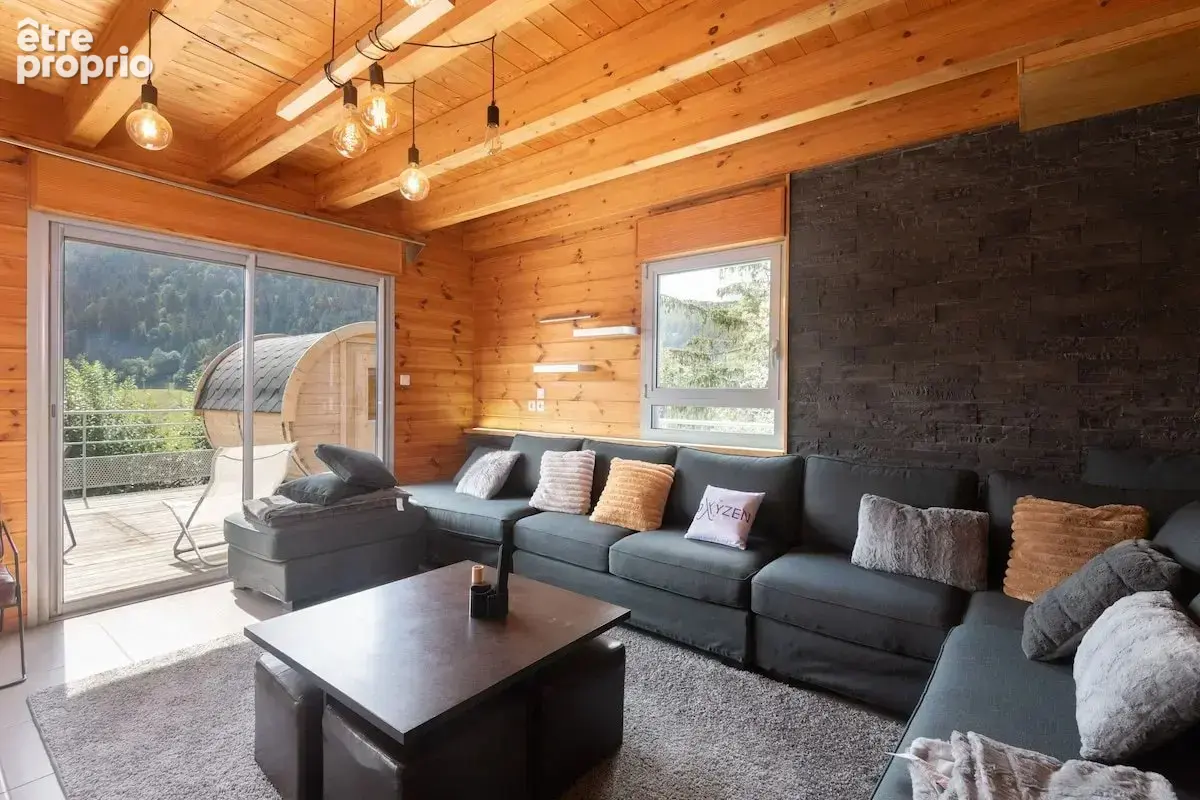EN EXCLUSIVITÉ - Chalet d'architecte meublé de 227 m² au pied des pistes de Gérardmer - photo 2