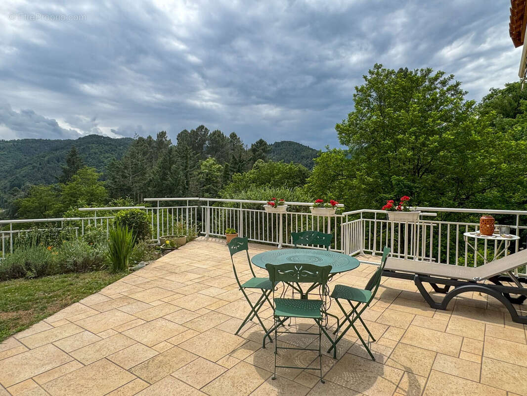 Maison à LES OLLIERES-SUR-EYRIEUX