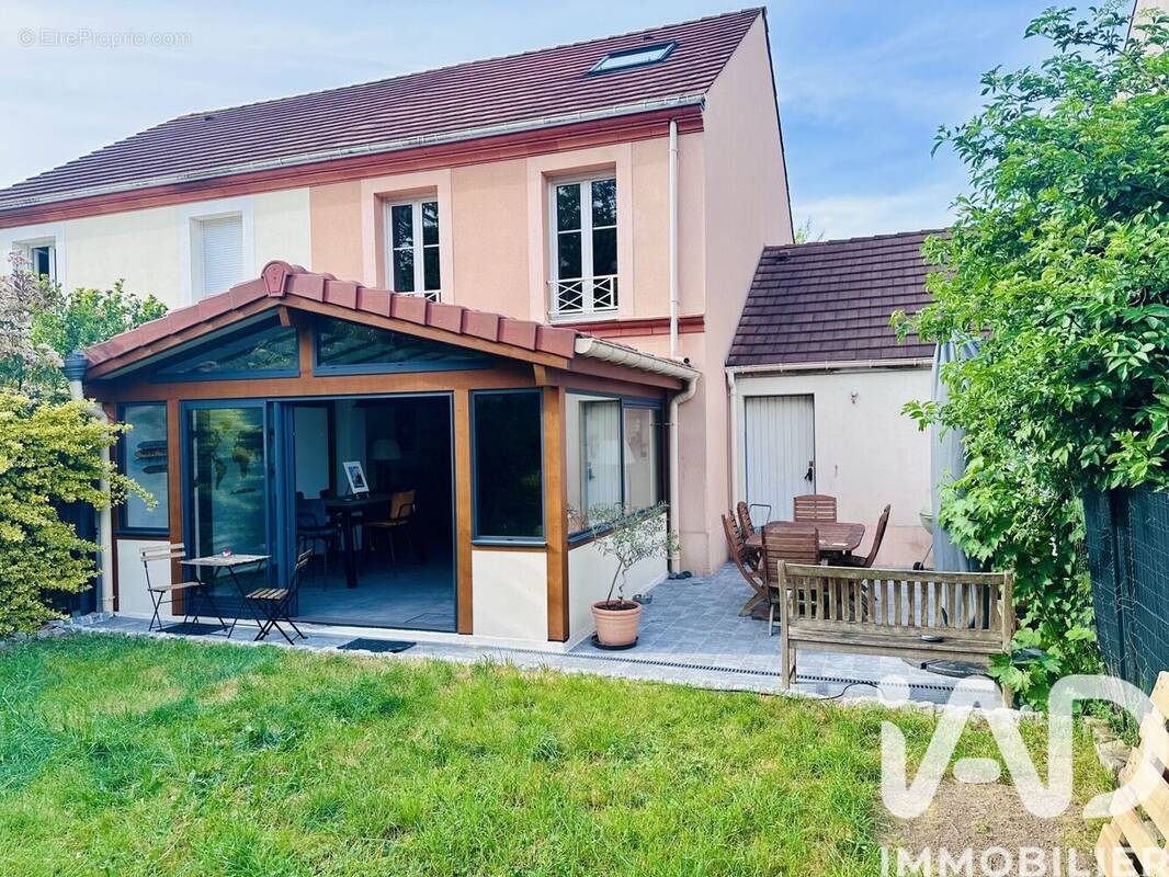 Photo 1 - Maison à BAILLY-ROMAINVILLIERS