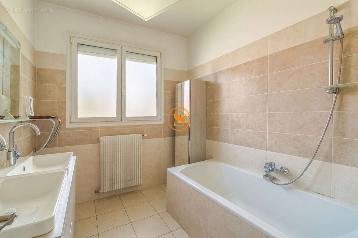 Maison à LA CHAPELLE-EN-SERVAL