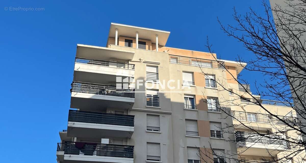 Appartement à MARSEILLE-4E