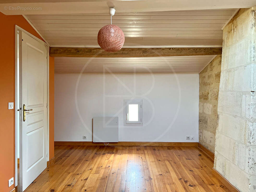 Maison à SAINT-EMILION