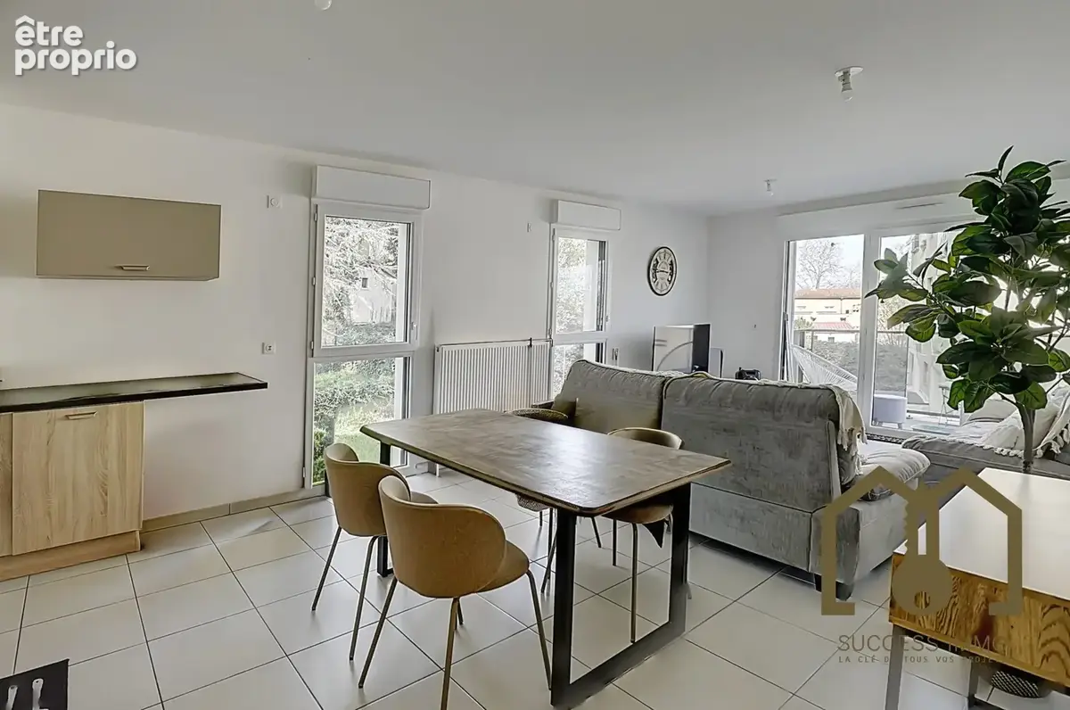Appartement 69 m² à Venissieux  - photo 2