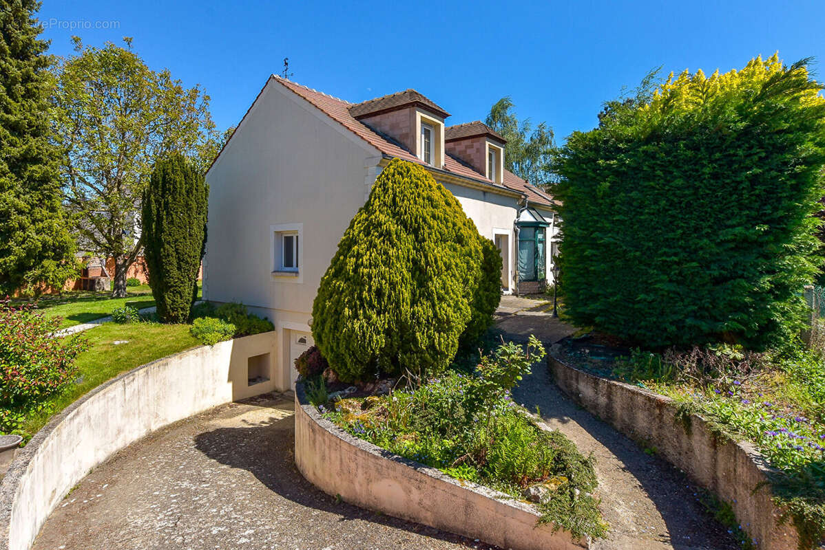 Maison à GUIGNES