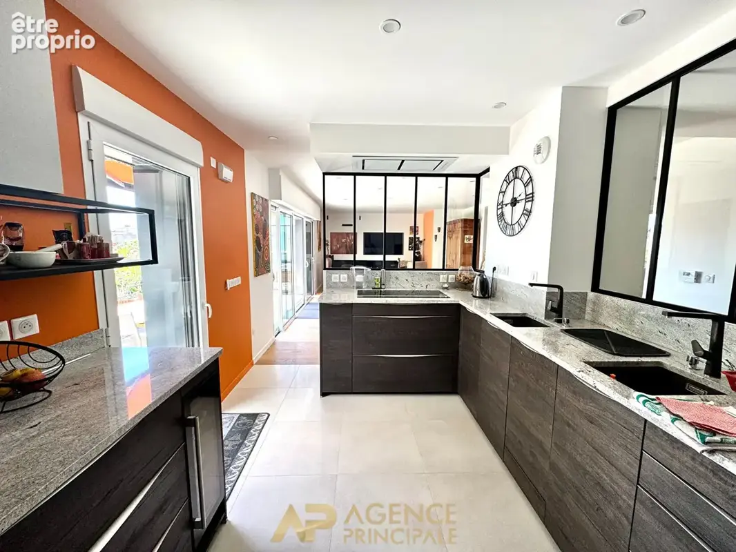 Appartement Type 3 bis - 110m2 - Dernier étage avec terrasse - Box et parking - La Genette - photo 7