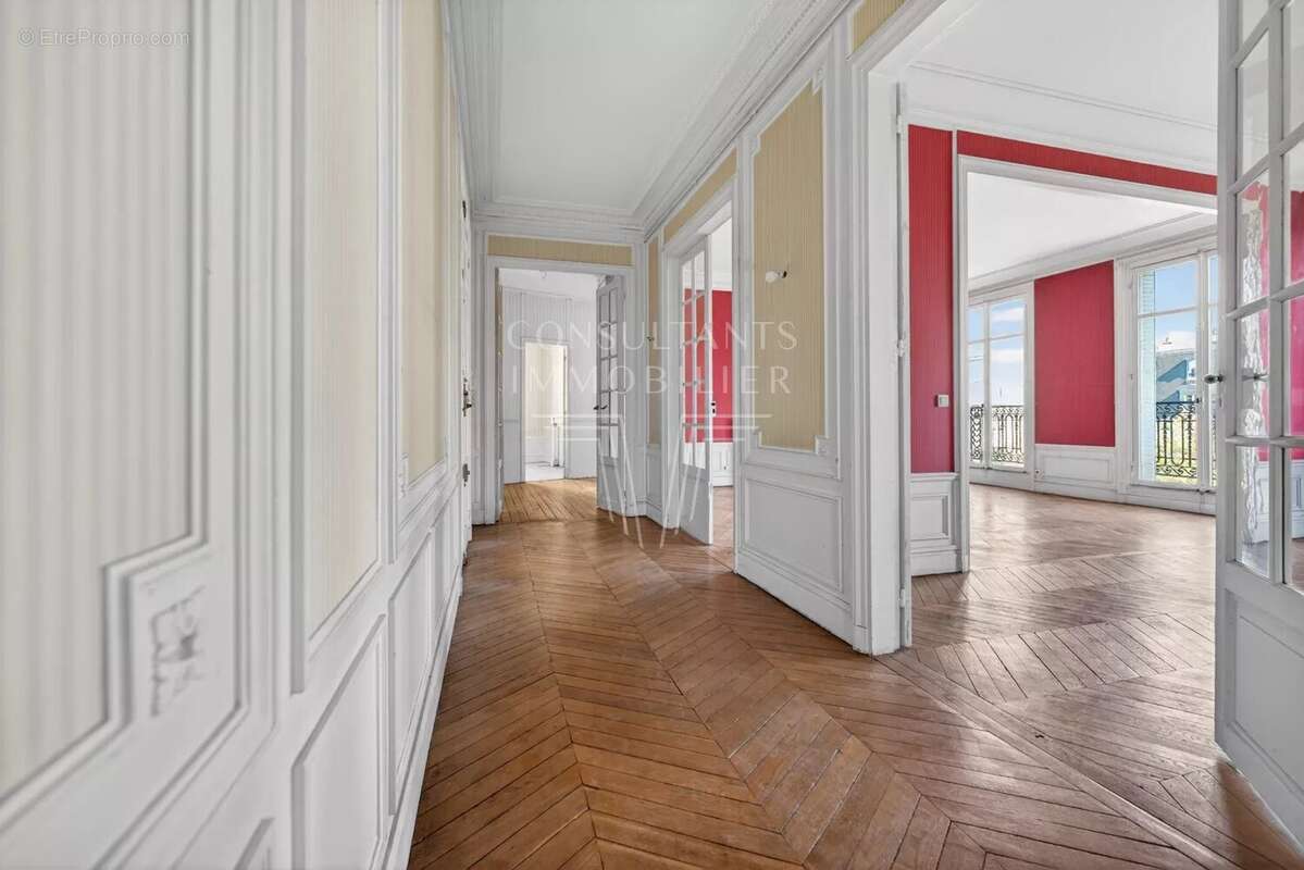 Appartement à PARIS-16E