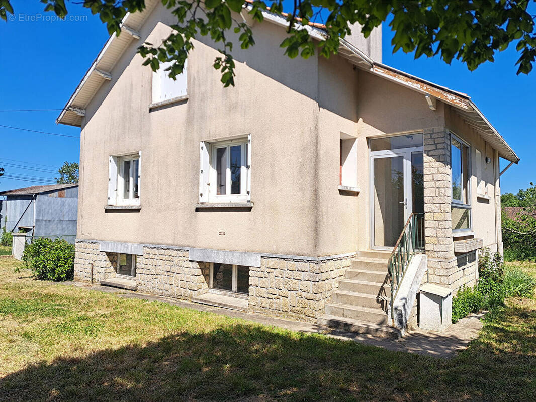 Maison à BONNEUIL-MATOURS