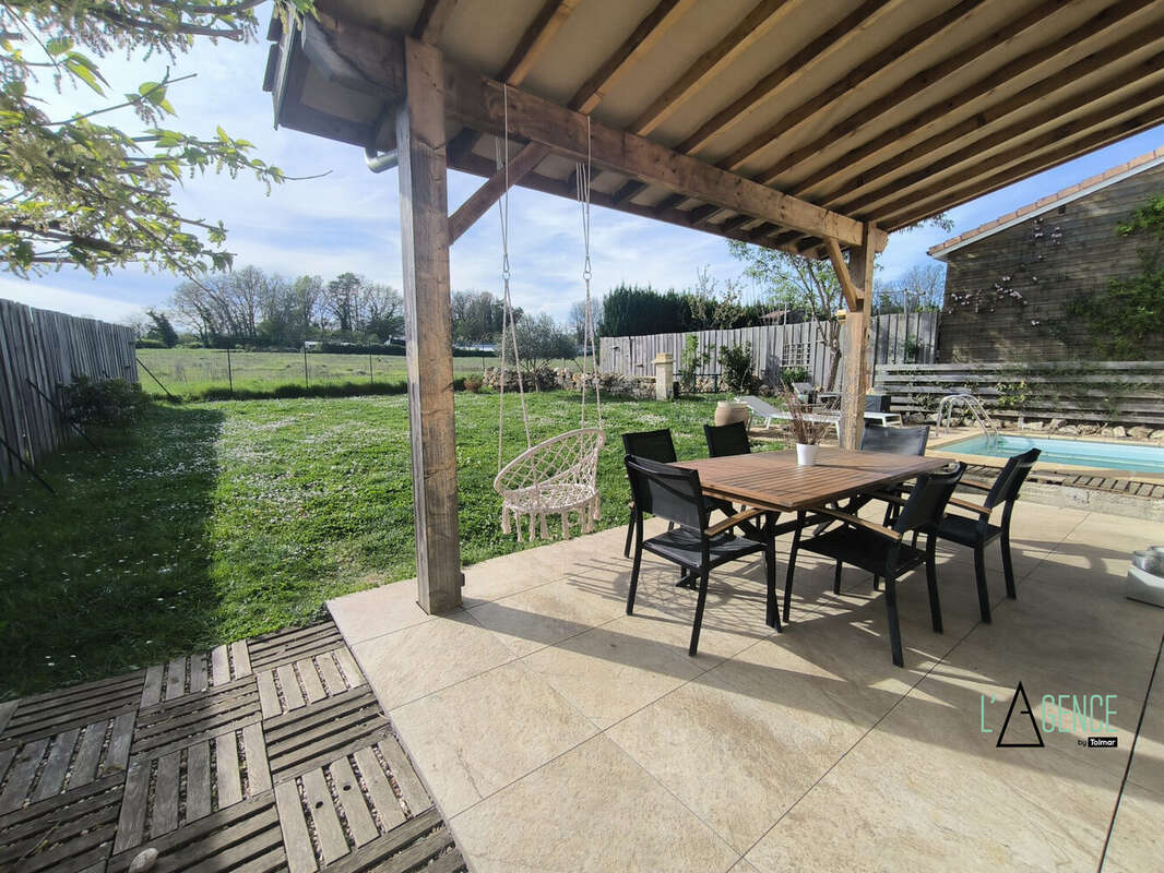 Maison 141 m² à Saint-Quentin-De-Baron  - photo 2