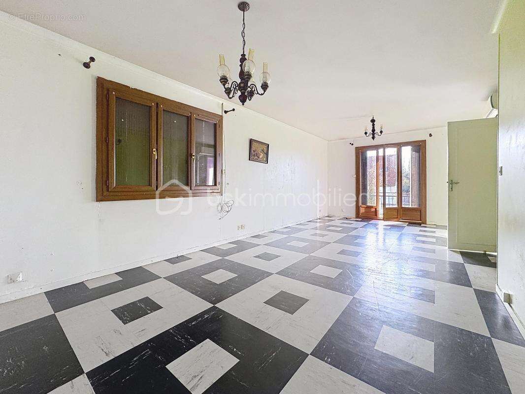 Maison à NASSANDRES