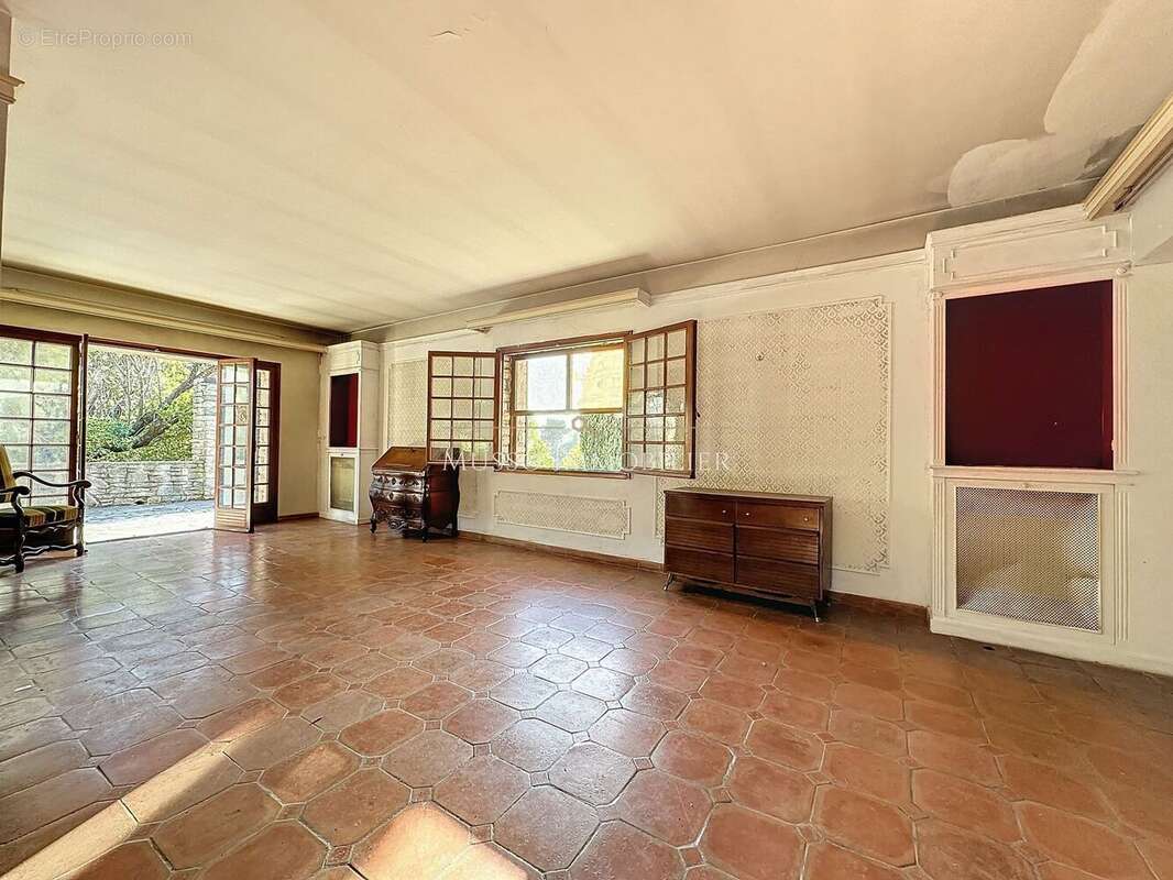 Maison 440 m² à Allauch  - photo 8