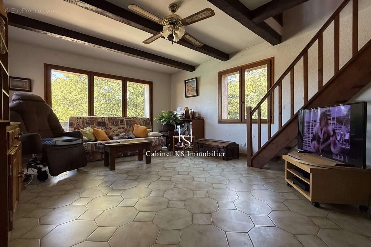 Maison 5 pièces 120 m² à vendre à Nans-Les-Pins (83860) - photo 3