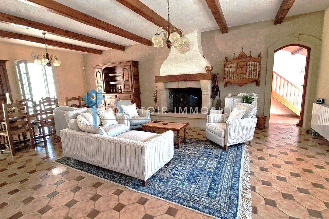 Maison à CRUVIERS-LASCOURS
