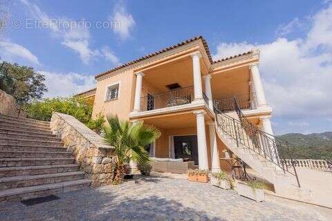 Maison à LES ADRETS-DE-L'ESTEREL