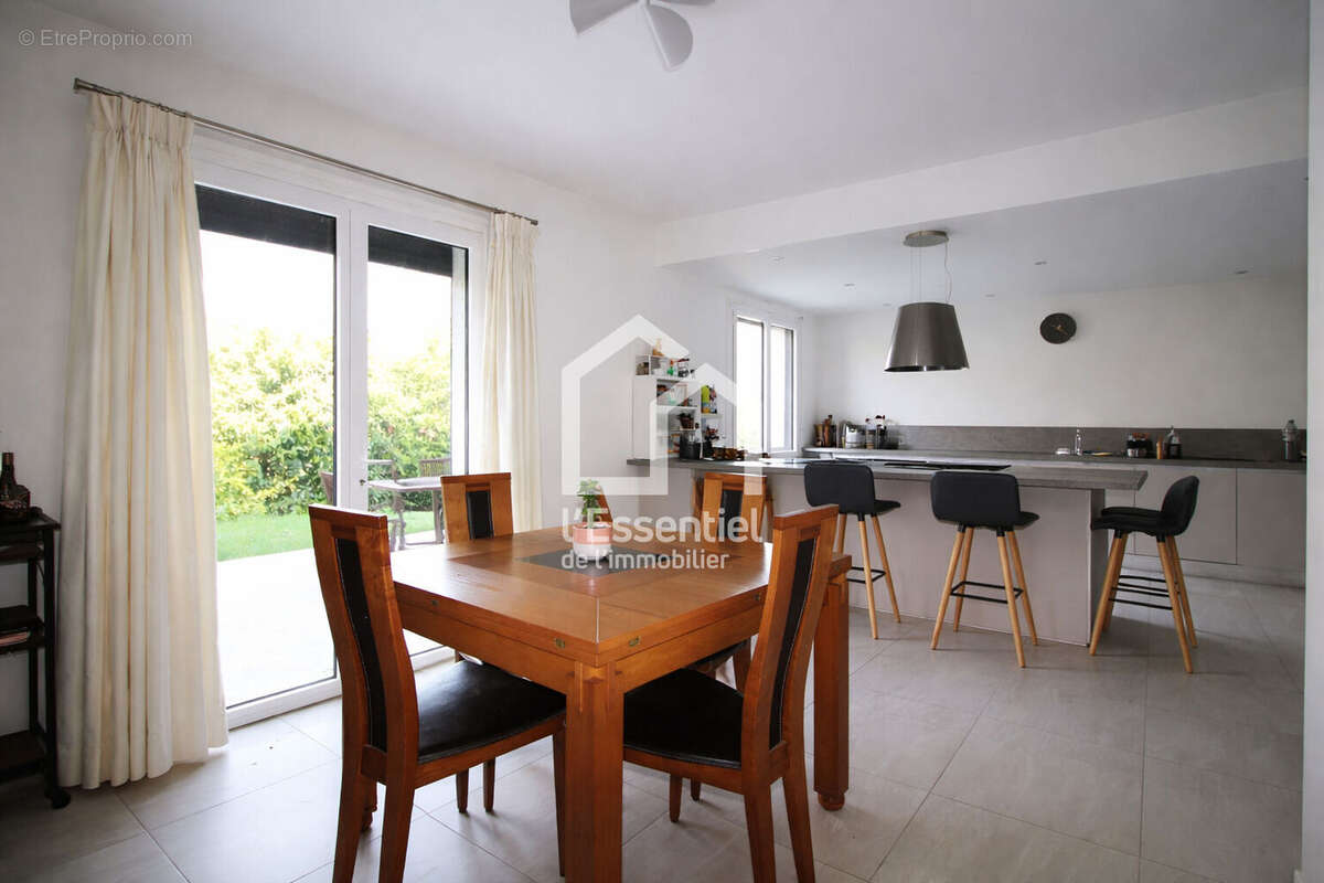Maison à VERNEUIL-SUR-SEINE