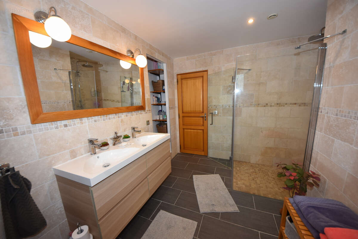 Maison à SAINTE-VALIERE