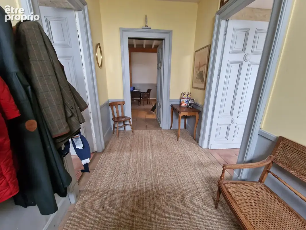 Maison de maitre à l'entrée du village - photo 6