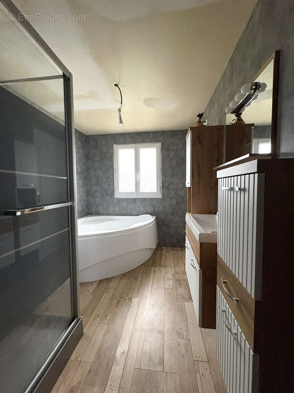 Maison à BUSSUS-BUSSUEL