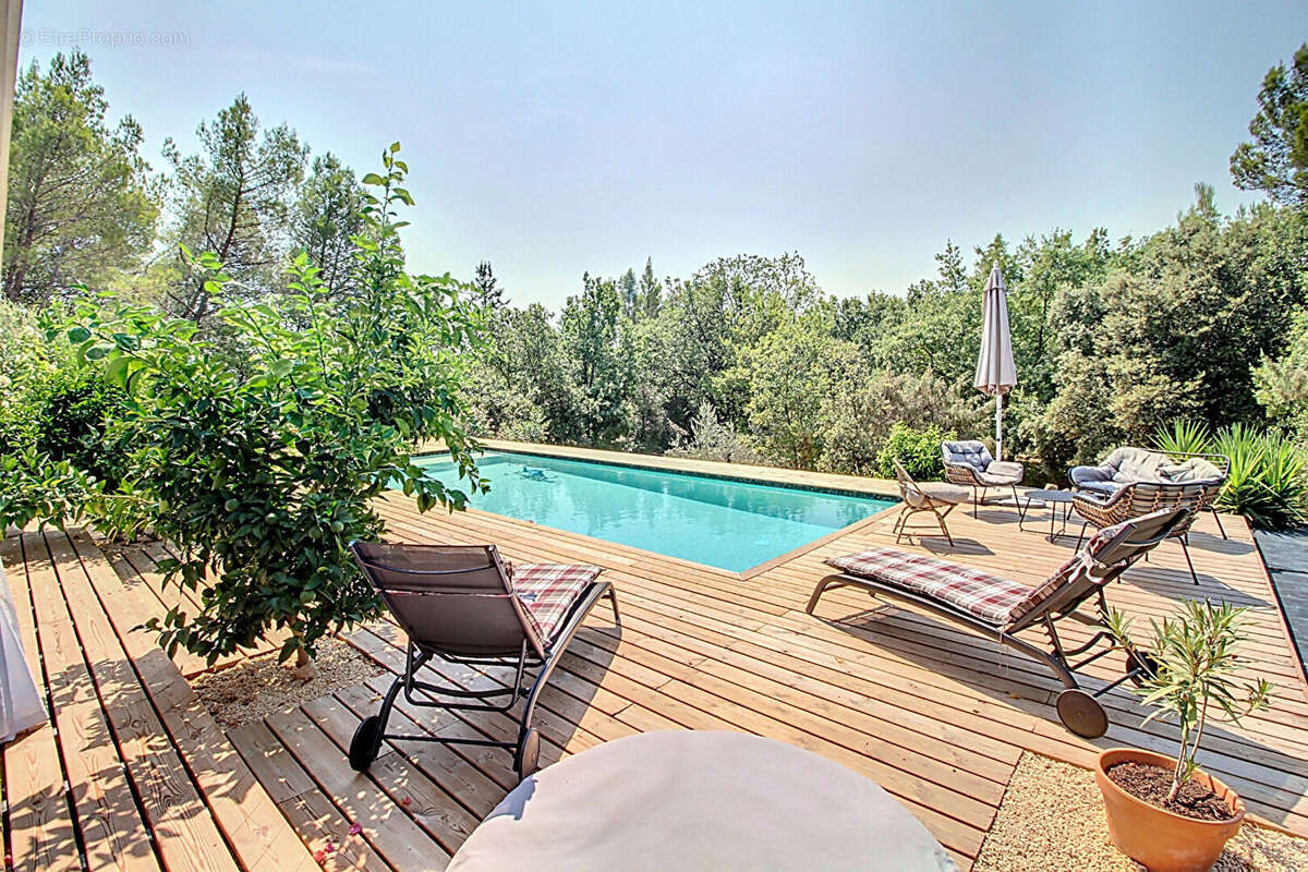 A VENDRE EN EXCLUSIVITÉ ! FIGANIÈRES Maison de plain-pied 126 m² 3 chambres Piscine et terrain de 2074 m² - photo 4