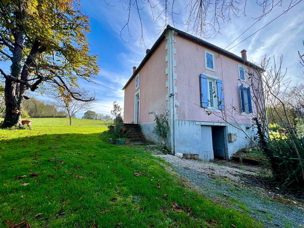Secteur Villeneuve-sur-Lot, à la campagne mais non isolé, venez découvrir cette charmante maison en pierre de 77,84 m² habitable - photo 11