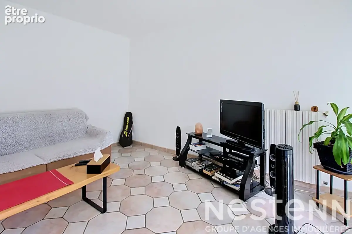 A VENDRE  : Maison avec dépendances, piscine et grand terrain . - photo 15