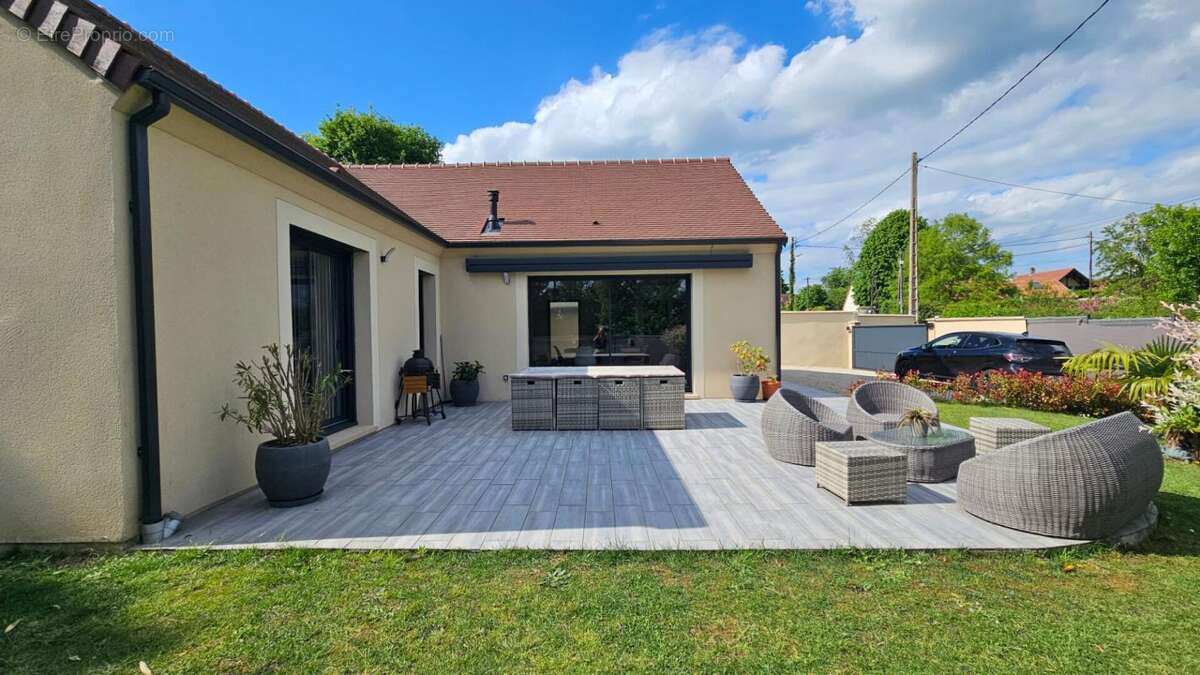 Maison à HOUDAN