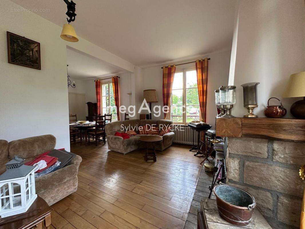 Maison à PONT-SUR-YONNE