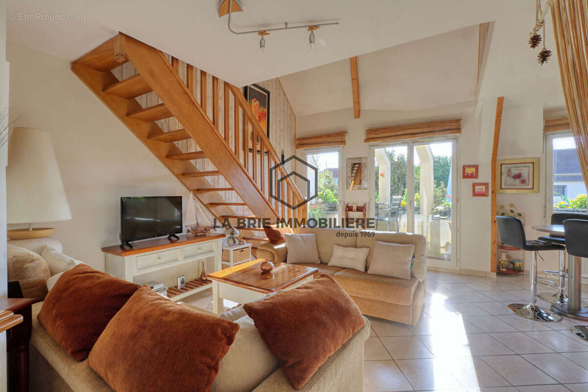 Appartement à BRIE-COMTE-ROBERT