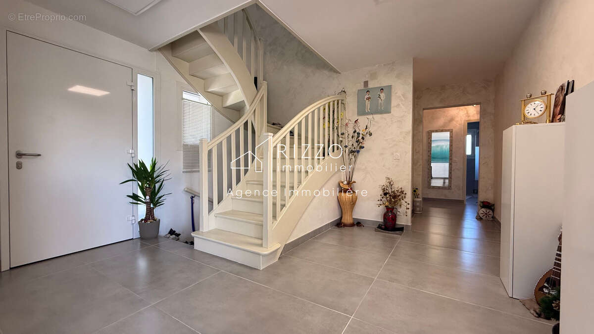 Maison à PREVESSIN-MOENS