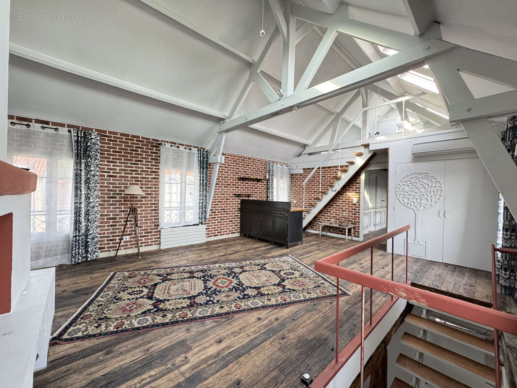 Appartement à VILLE-D&#039;AVRAY