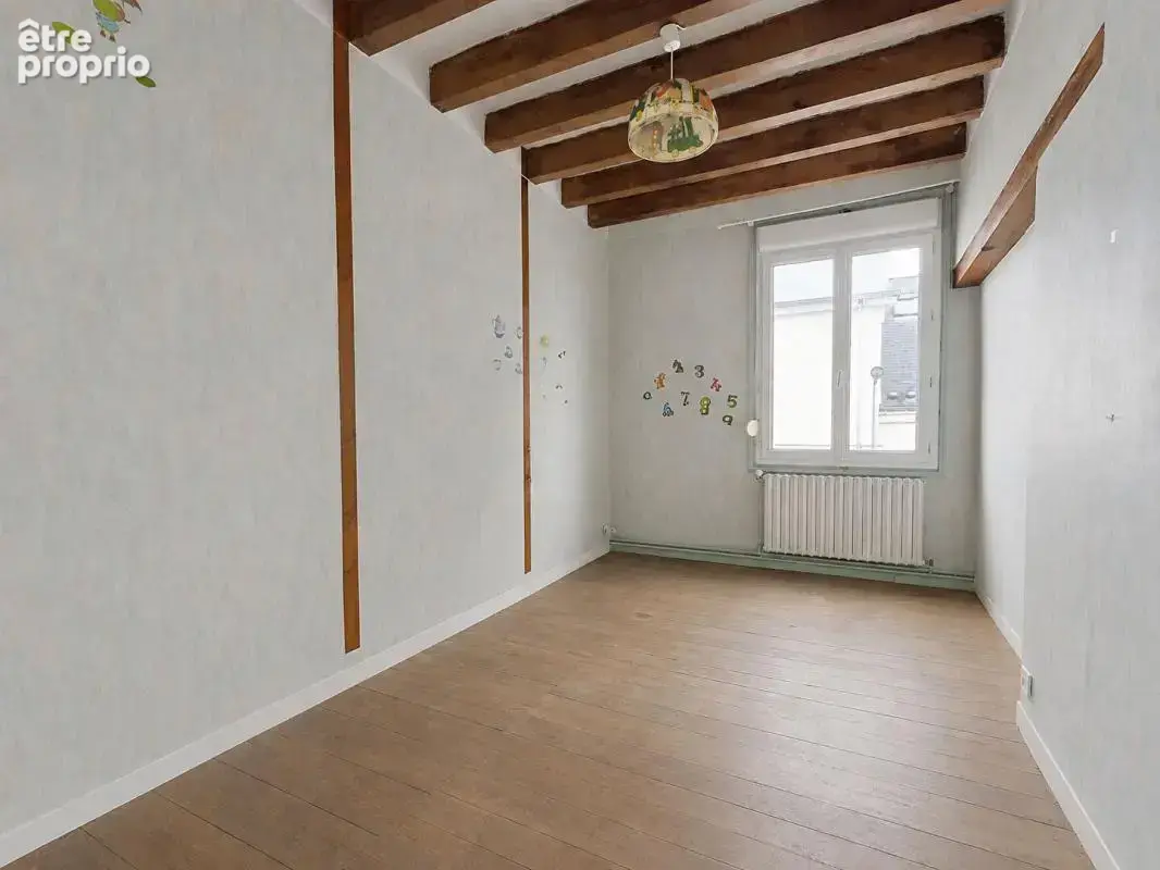 Maison de bourg du XIXe siècle,183 m², avec terrain et dépendances - VERNOIL LE FOURRIER (49390) - photo 9