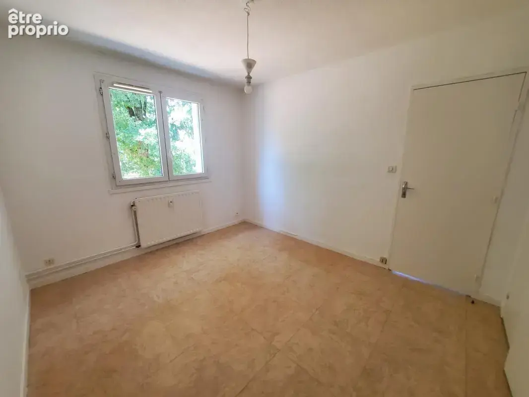 Beau t2 au 1er etage avec balcon - photo 7