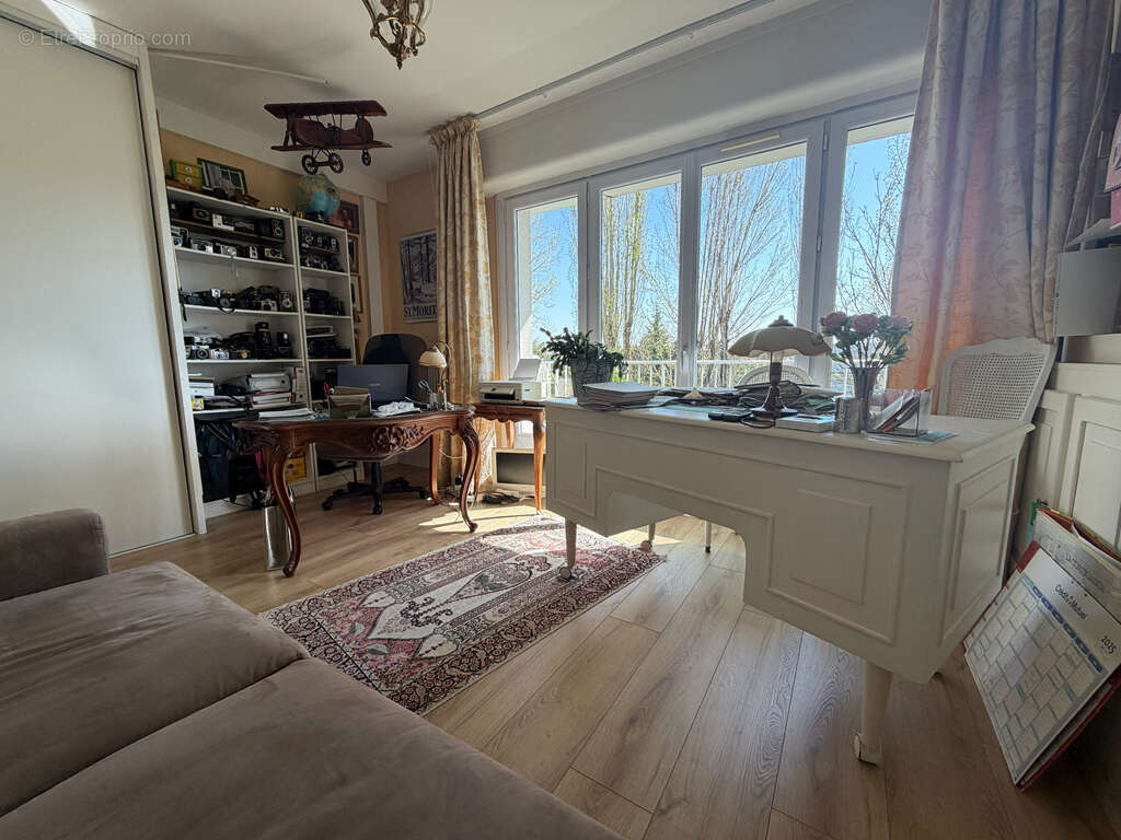 Mérignac Saint-Augustin - Appartement 5 pièces de 150 m² avec terrasse, garage double et cave - photo 14