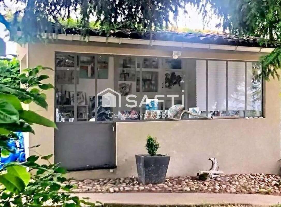 Maison 152 m² à Saint-Barthelemy-Lestra  - photo 8