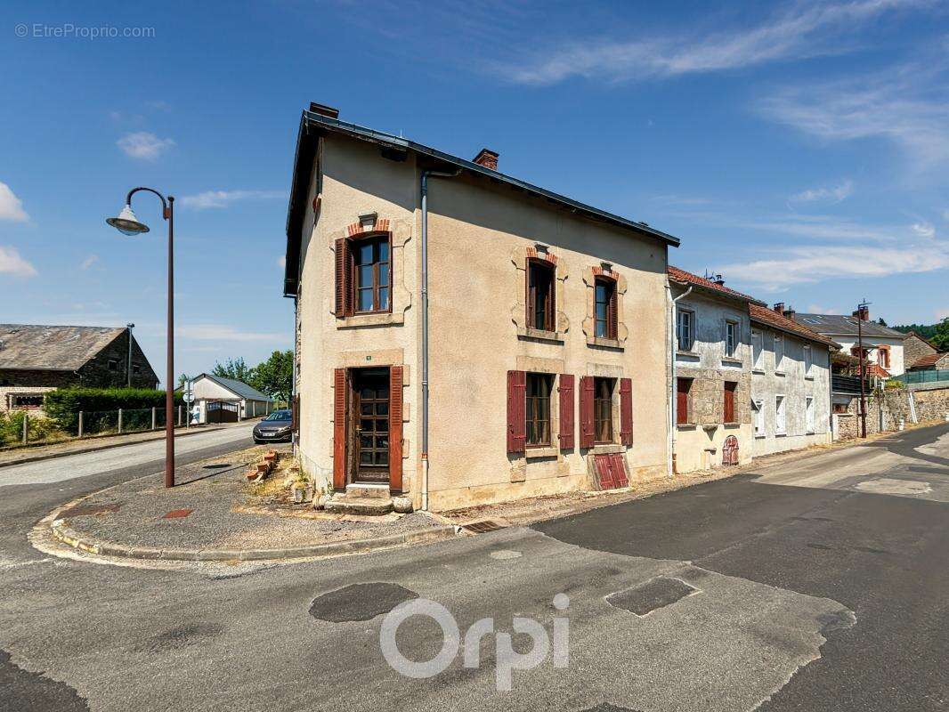 Maison à SAINT-SULPICE-LAURIERE